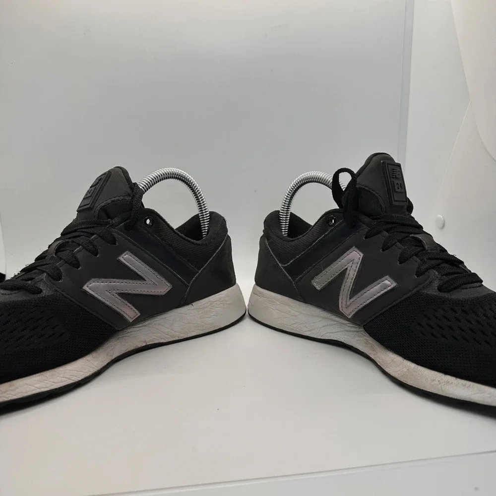 New Balance 24 v1 Black Running Shoes Sneakers Lightweight Size 7.5 Woman/ 6 Men